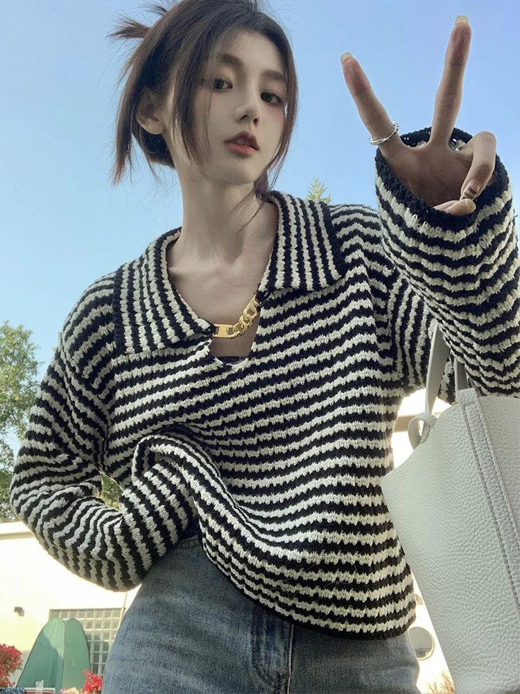 Женский свитер в черно-белую полоску, Корейский стильный трикотаж с длинным рукавом, женский повседневный Свободный дизайн с цепочкой, женский вязаный пуловер Изображение 2