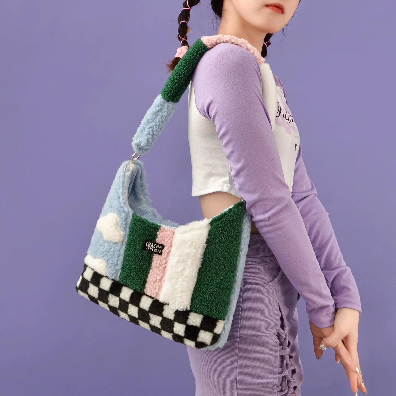 Оригинальная женская сумка через плечо контрастного цвета 2023 года выпуска, большая вместительная зимняя сумка из шерсти ягненка с широким ремнем подмышками Изображение 0