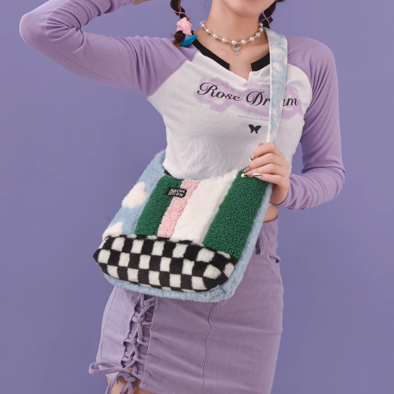 Оригинальная женская сумка через плечо контрастного цвета 2023 года выпуска, большая вместительная зимняя сумка из шерсти ягненка с широким ремнем подмышками Изображение 2