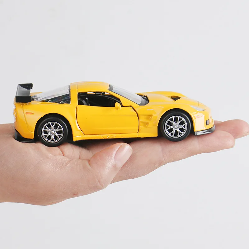1:36 Chevrolet Corvette C6-R, отлитые под давлением модели автомобилей, легкосплавные автомобили, откидывающиеся игрушки для детей Изображение 1