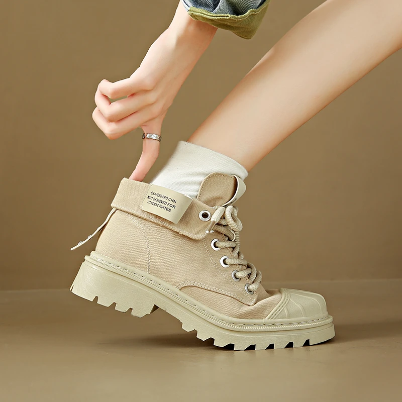 Женские армейские байкерские ботинки на низком каблуке и массивной подошве со шнуровкой по щиколотку Изображение 2