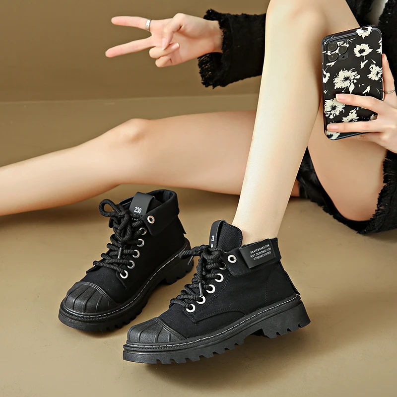 Женские армейские байкерские ботинки на низком каблуке и массивной подошве со шнуровкой по щиколотку Изображение 4
