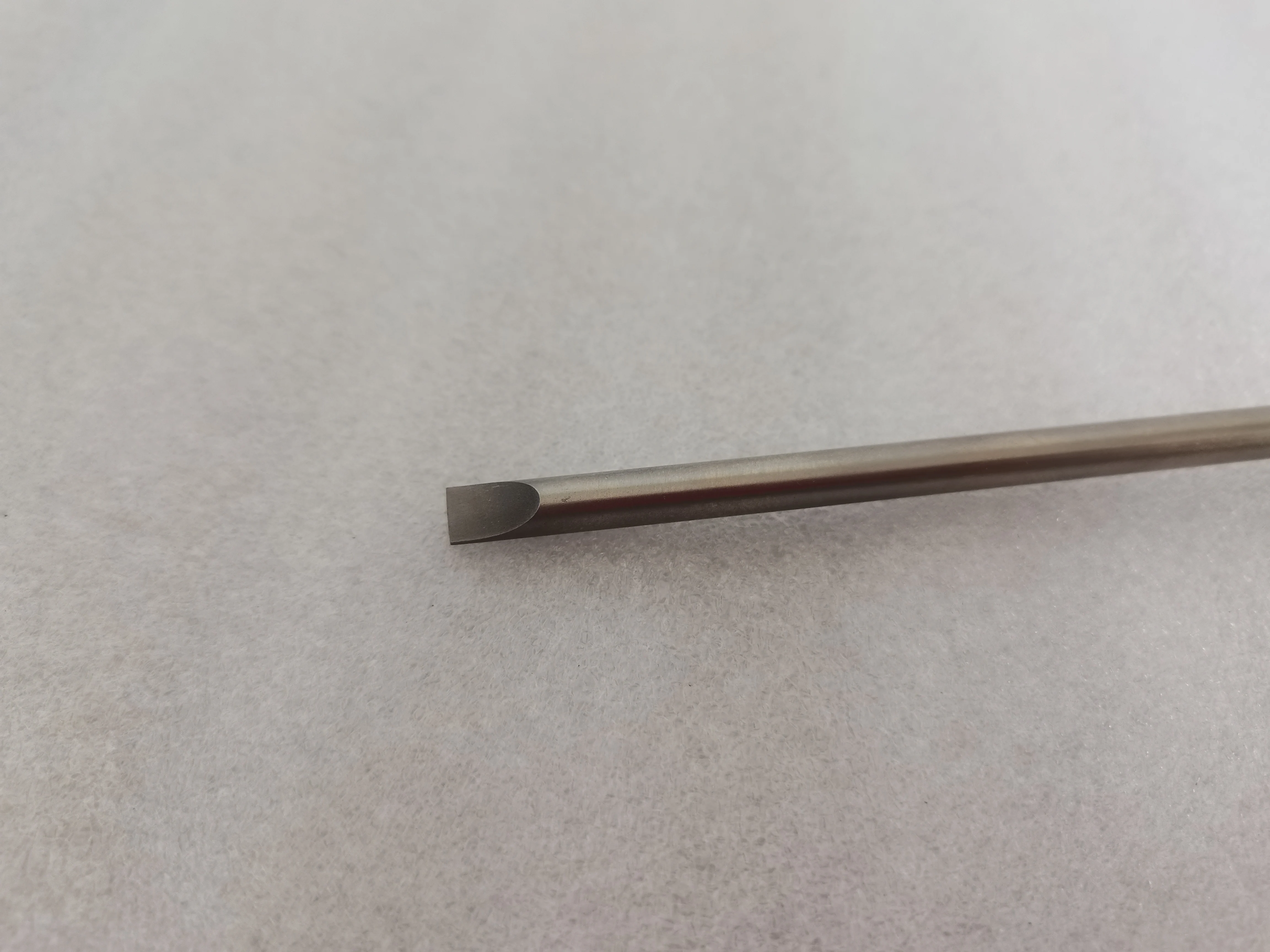 Инструменты из немагнитного титана, Плоская Отвертка 6*100 мм с пластиковой ручкой для МРТ Изображение 5